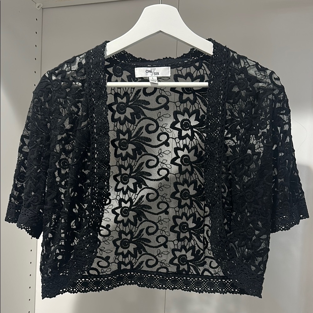 Elegant Black Lace Cropped Floral Top